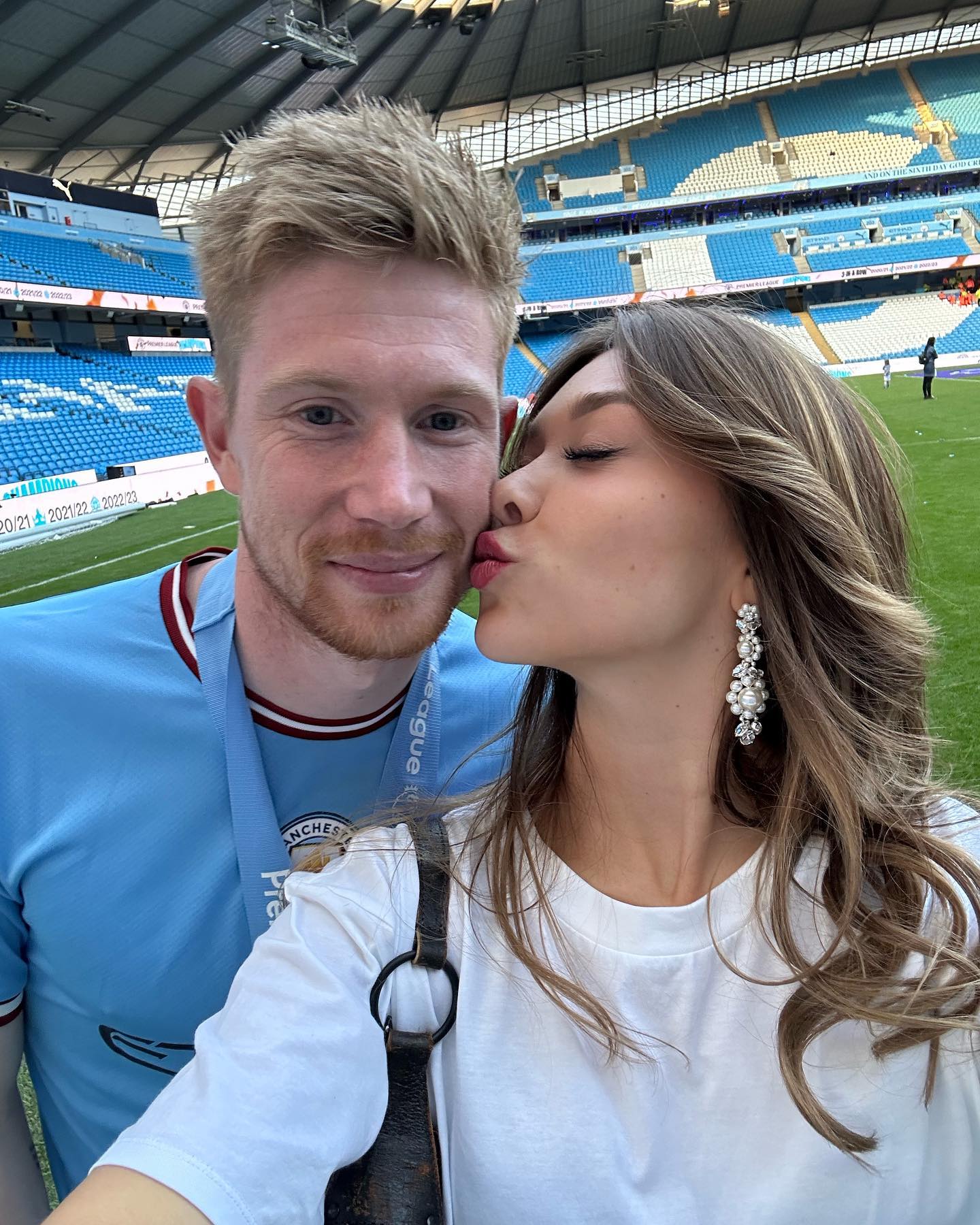 Michèle Lacroix kisses Kevin De Bruyne on the cheek at the Etihad after winning the Premier League